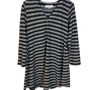 A Beyond tunic top in medium / large